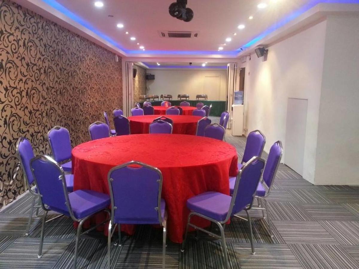 Biz Hotel Batu Pahat Exterior photo
