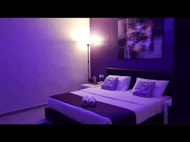 Biz Hotel Batu Pahat Exterior photo