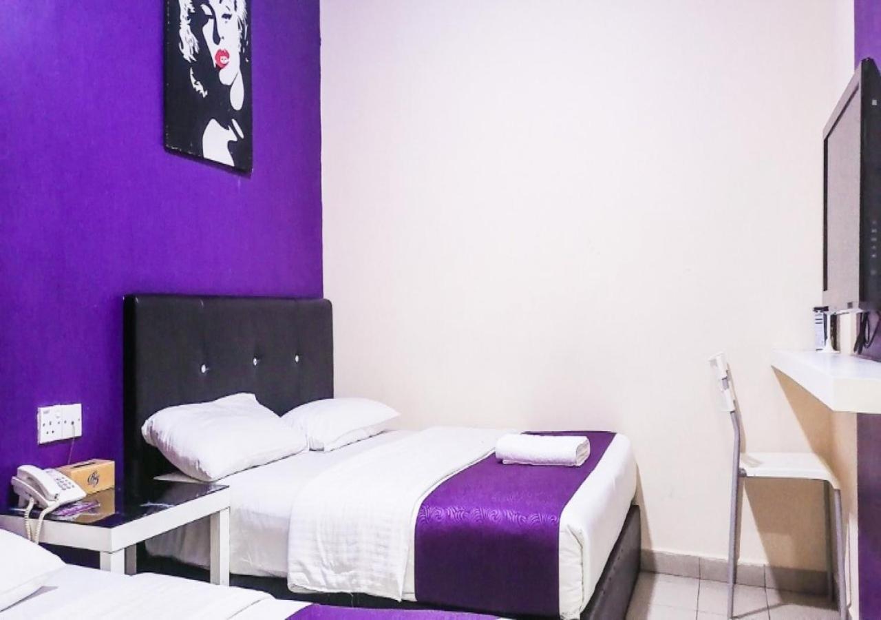 Biz Hotel Batu Pahat Exterior photo