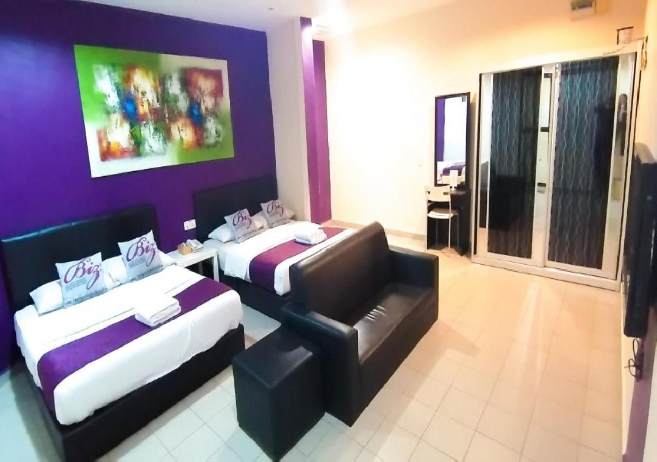 Biz Hotel Batu Pahat Exterior photo