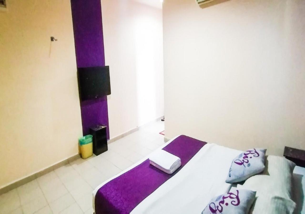 Biz Hotel Batu Pahat Exterior photo